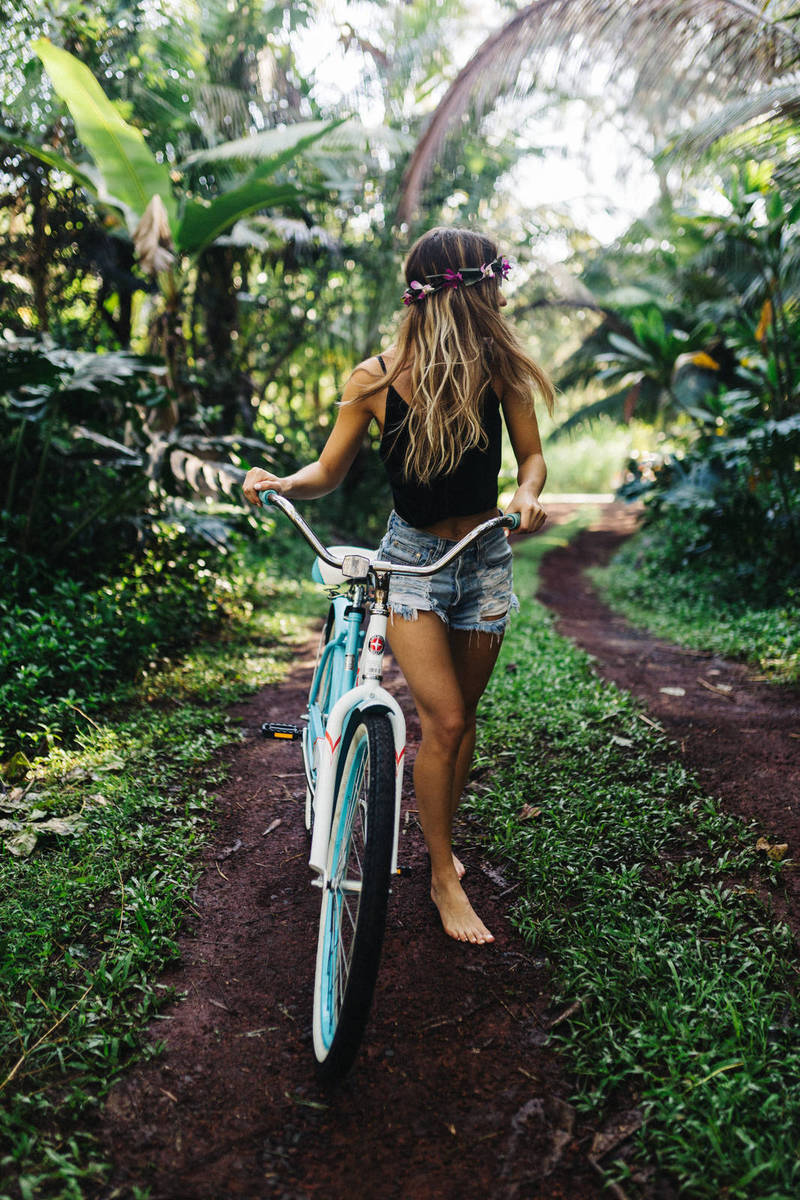 العلماء يكشفون سر اكتساء الطيور بألوانها الزاهية