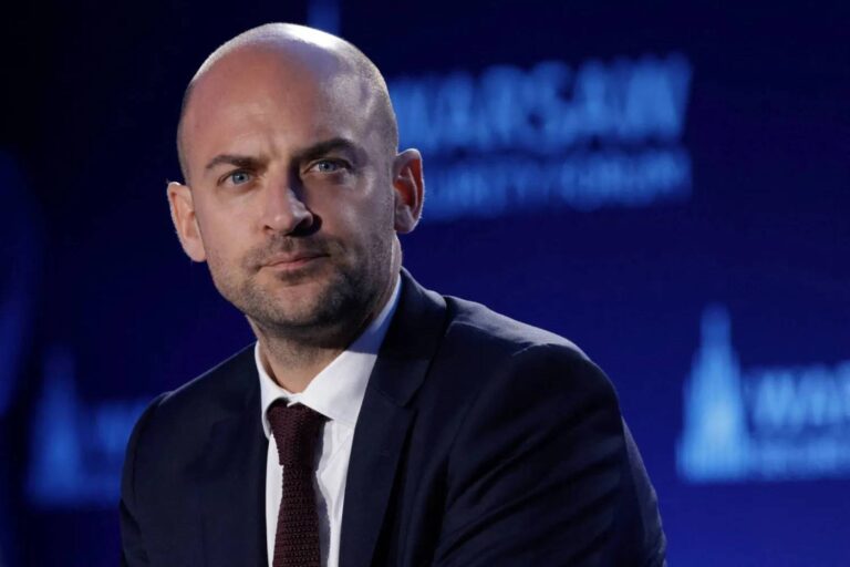 بارو في لبنان غداً… بيان من السفار الفرنسية