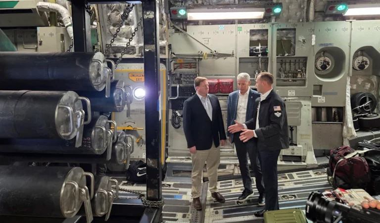 واشنطن تجري أول عملية نقل جوي لمفاعل نووي مصغّر