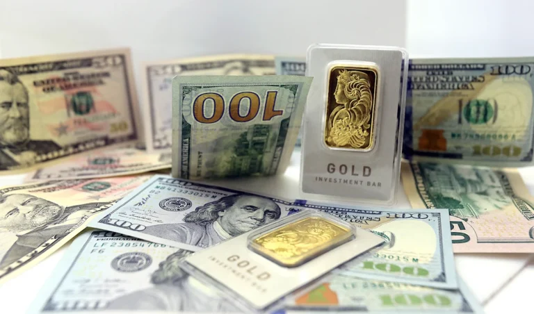 الذهب يرتفع والنفط يقترب من أعلى مستوياته في 7 أشهر