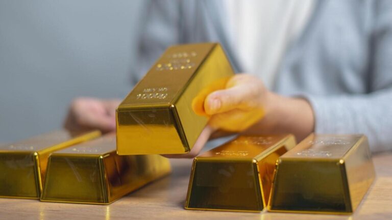 الذهب يرتفع مع تراجع الدولار